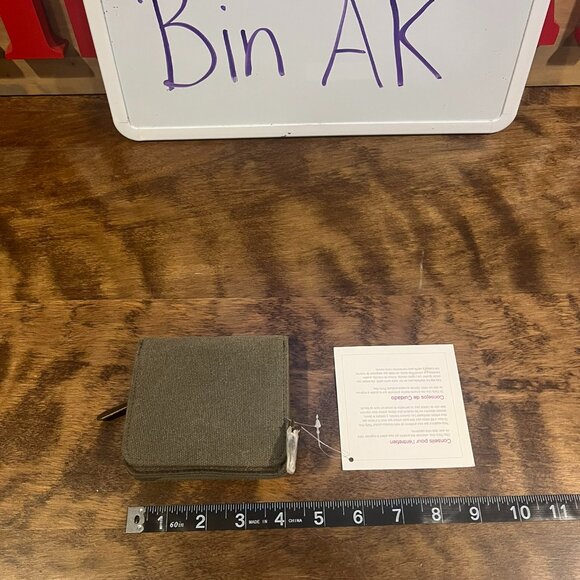 Thirty-One gray Canvas Wallet - Picture 1 of 8